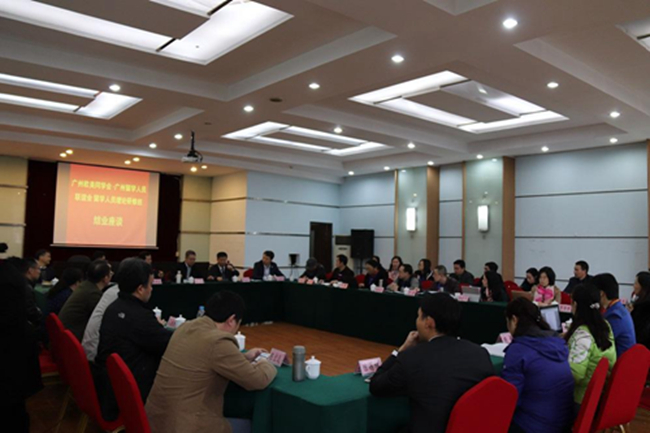 重庆市人口理论专家_市人口计生委主任潘晓阳在綦江县作人口理论专题讲座