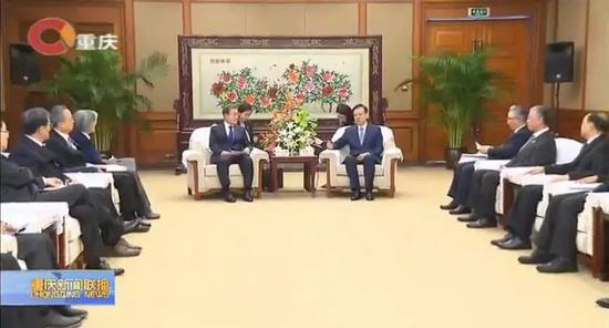 △陈敏尔会见文在寅(张国清在陈敏尔左手边)