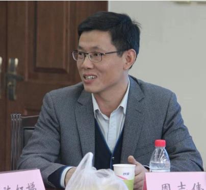 周志伟学长主持会议